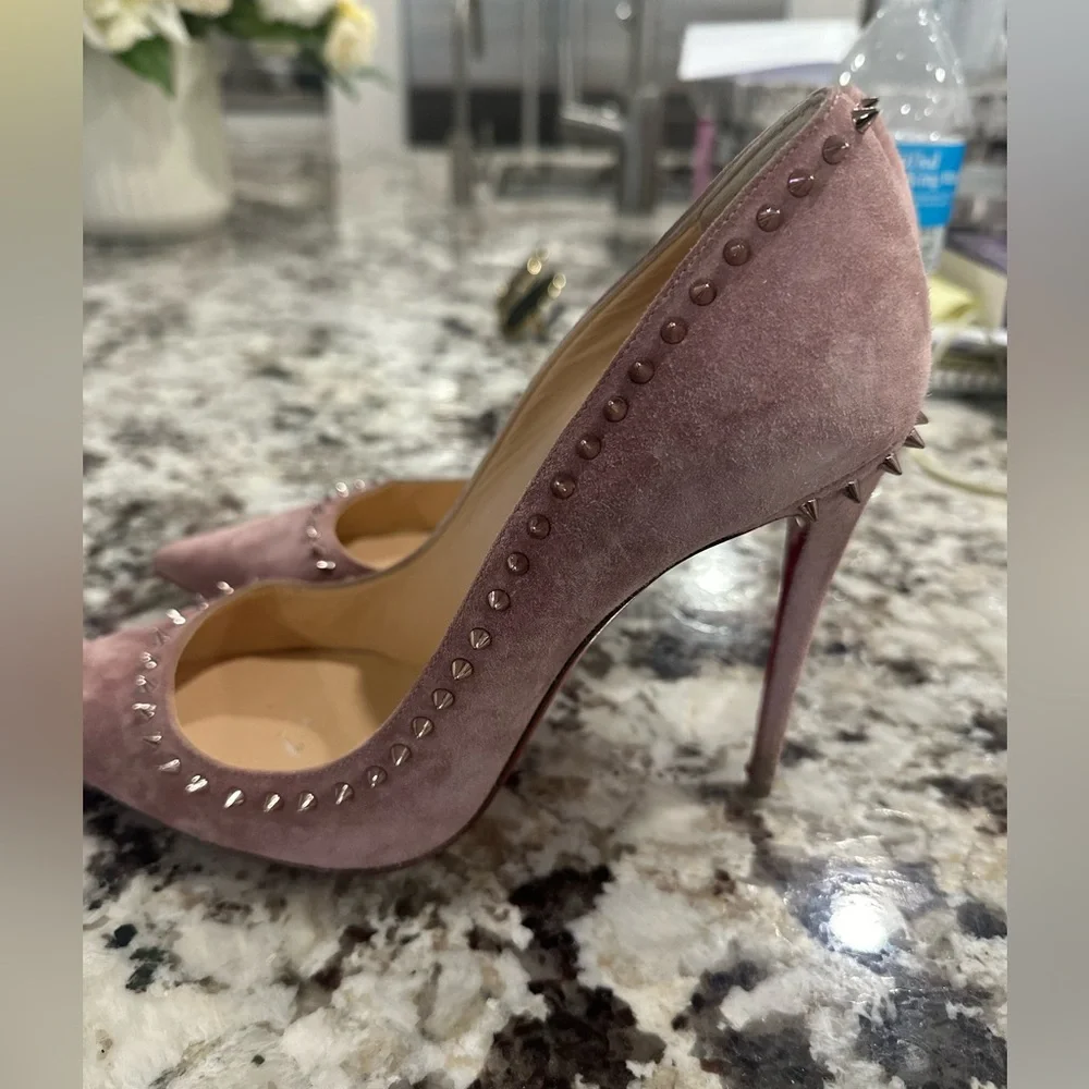 Christian Louboutin pink suede pumps. - Picture 9 of 13